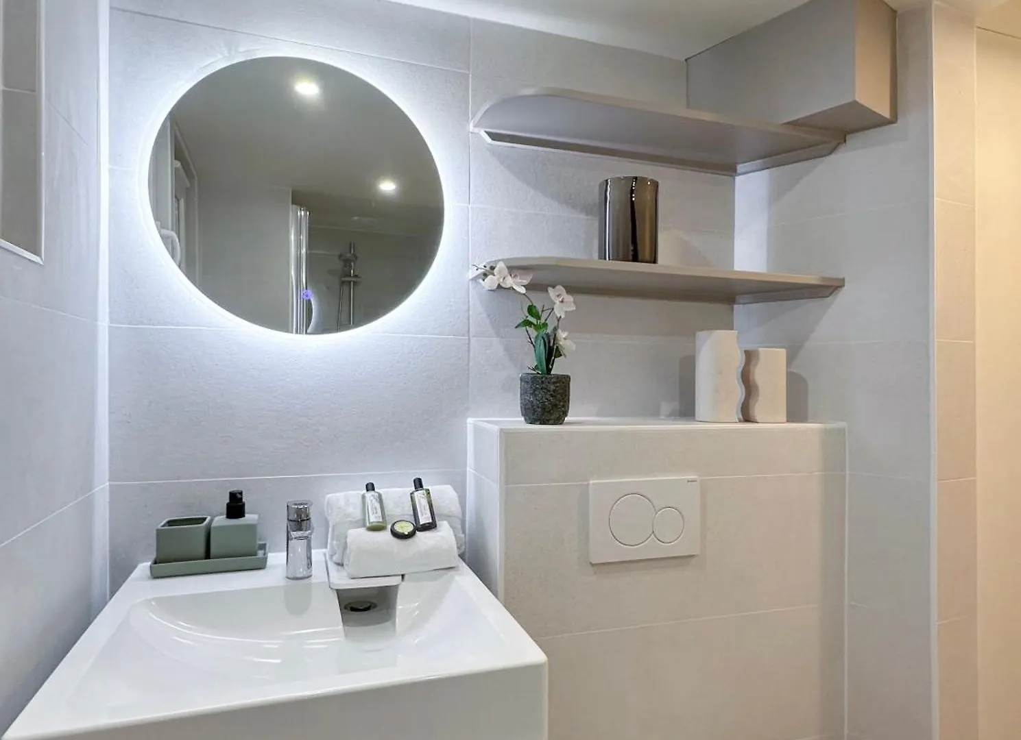 Brand New Properties Near La Madeleine ! パリ アパート