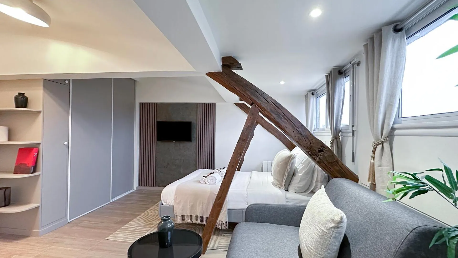 Brand New Properties Near La Madeleine ! パリ 0*,  フランス