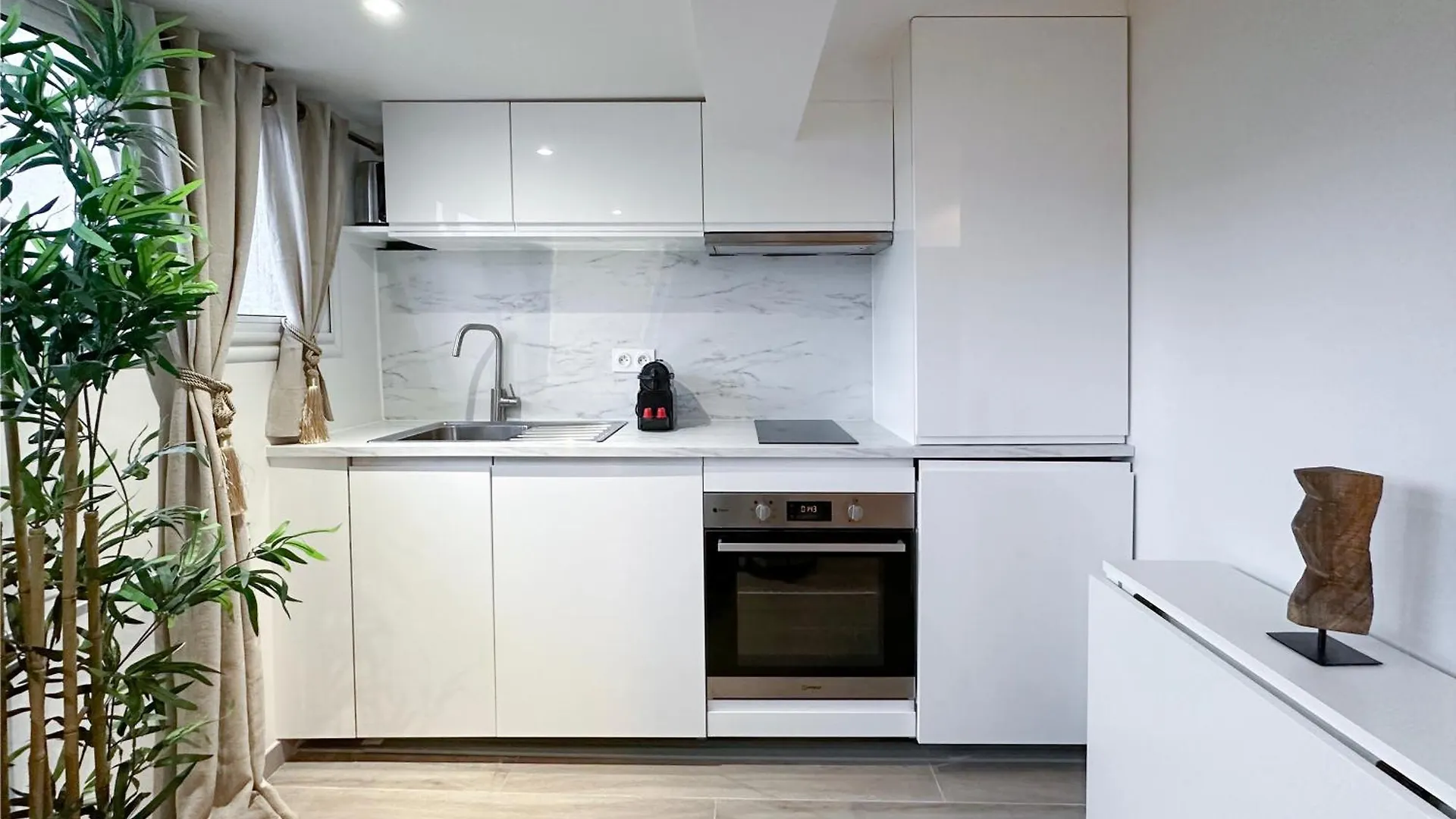 Brand New Properties Near La Madeleine ! パリ
