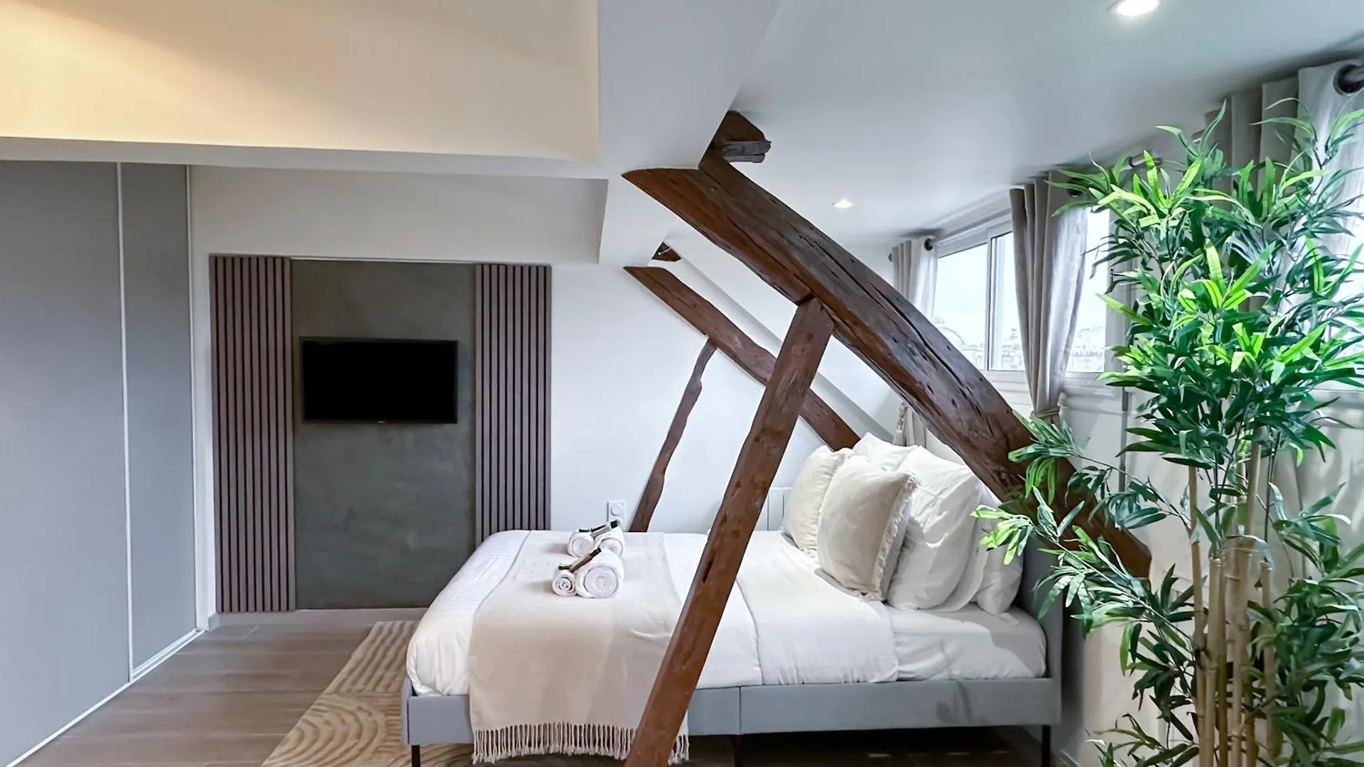 Brand New Properties Near La Madeleine ! パリ フランス