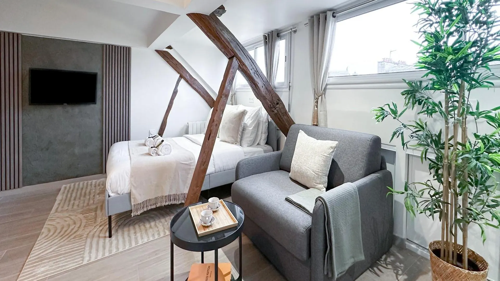 Brand New Properties Near La Madeleine ! パリ アパート