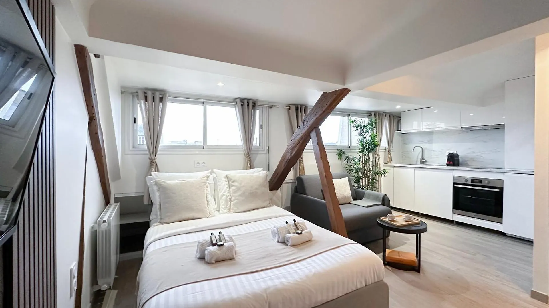 Brand New Properties Near La Madeleine ! パリ