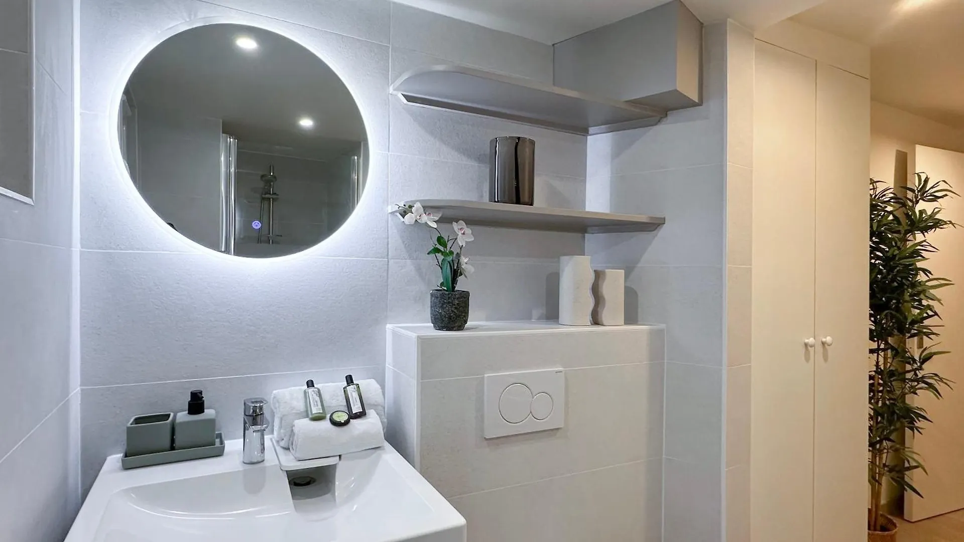 Brand New Properties Near La Madeleine ! Párizs 0*,