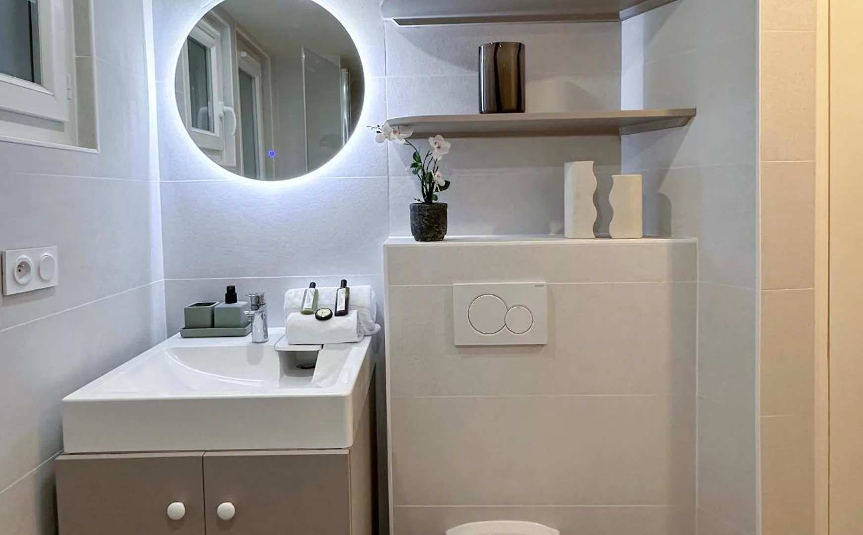Brand New Properties Near La Madeleine ! Paris
