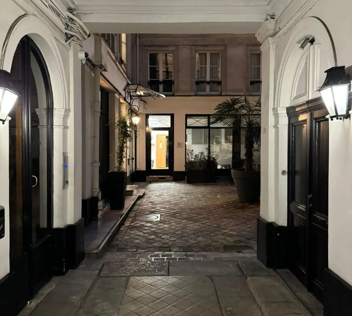 Brand New Properties Near La Madeleine ! Paris Appartement