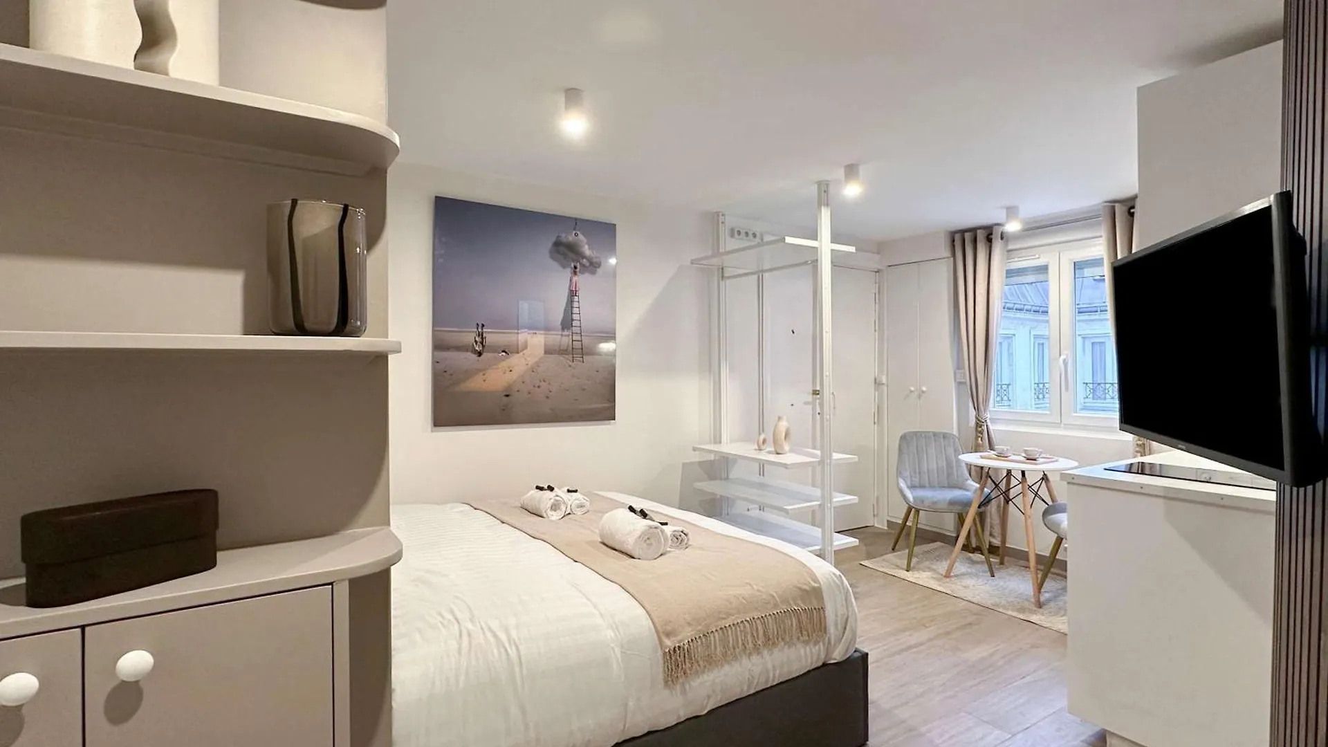 Brand New Properties Near La Madeleine ! 파리