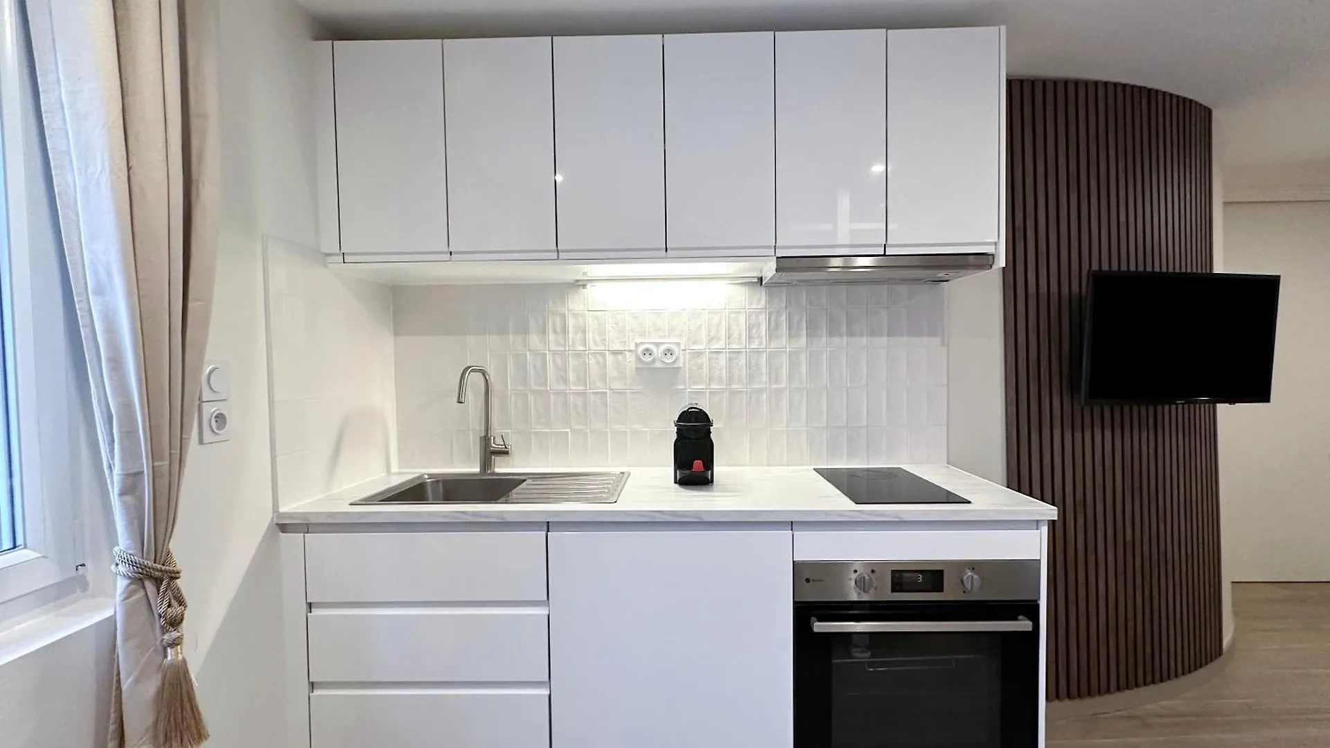 Brand New Properties Near La Madeleine ! 파리
