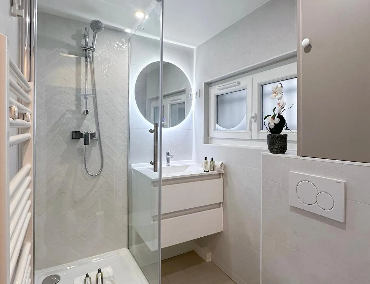 Brand New Properties Near La Madeleine ! 파리
